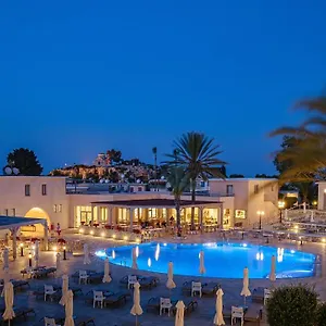 Louis St. Elias & Waterpark מלון